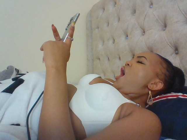 Beautystar12 live cam on BongaCams