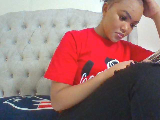Beautystar12 live cam on BongaCams