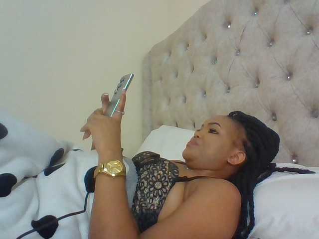 Beautystar12 live cam on BongaCams