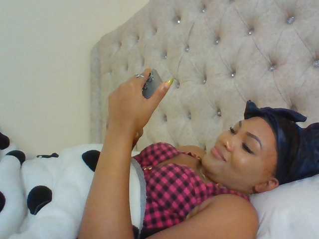 Beautystar12 live cam on BongaCams