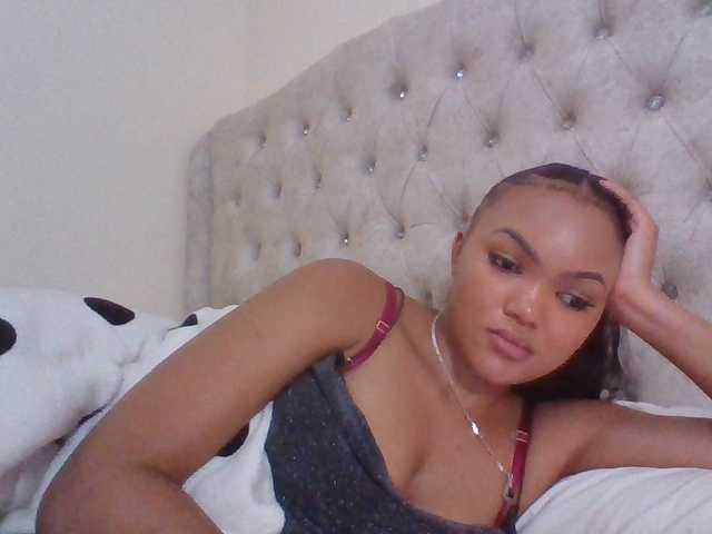Beautystar12 live cam on BongaCams