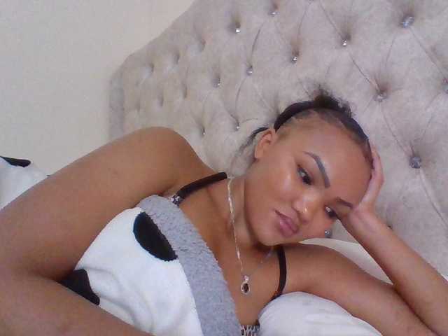 Beautystar12 live cam on BongaCams