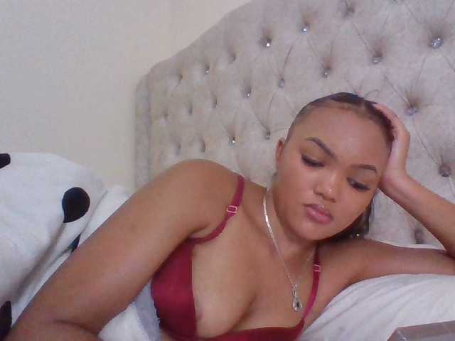 Beautystar12 live cam on BongaCams