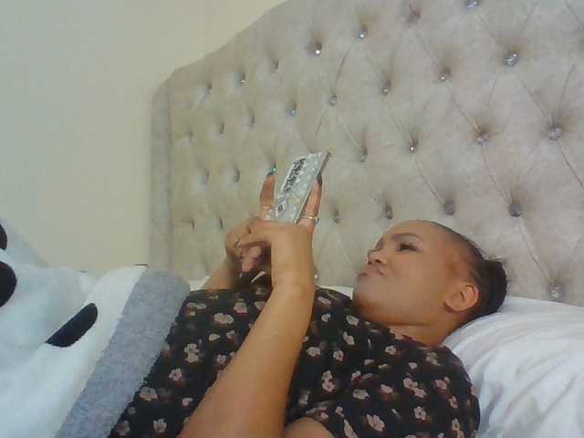 Beautystar12 live cam on BongaCams