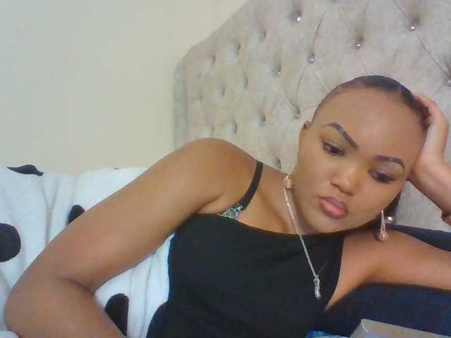 Beautystar12 live cam on BongaCams