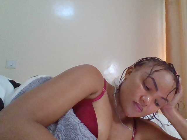 le modèle Blackmelanin1 est en webcam porno dans un show sur le site bongacams, il possède les tags suivants: Ebony,Brunette,Trimmed