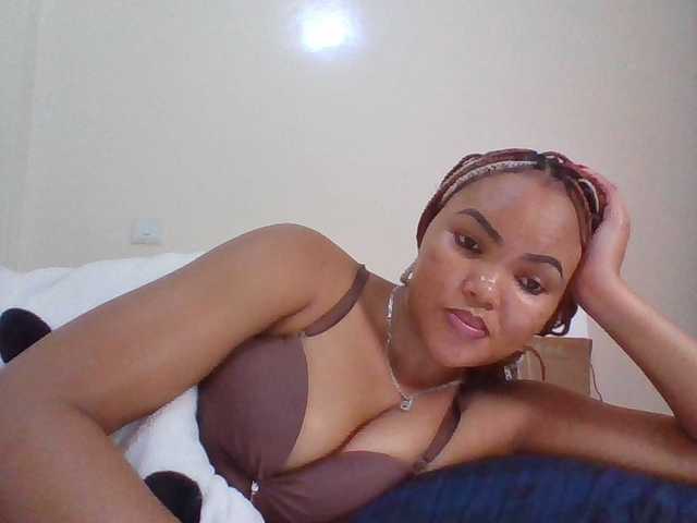 Beautystar12 live cam on BongaCams