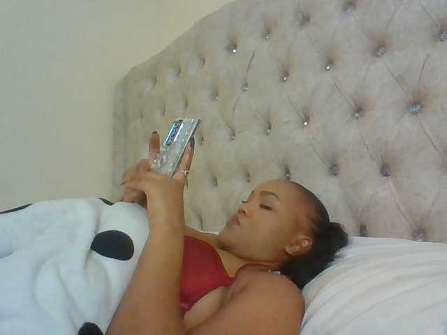 Beautystar12 live cam on BongaCams