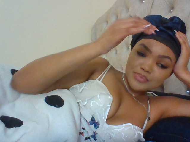 Beautystar12 live cam on BongaCams