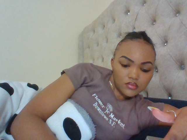Beautystar12 live cam on BongaCams