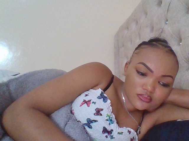 Beautystar12 live cam on BongaCams