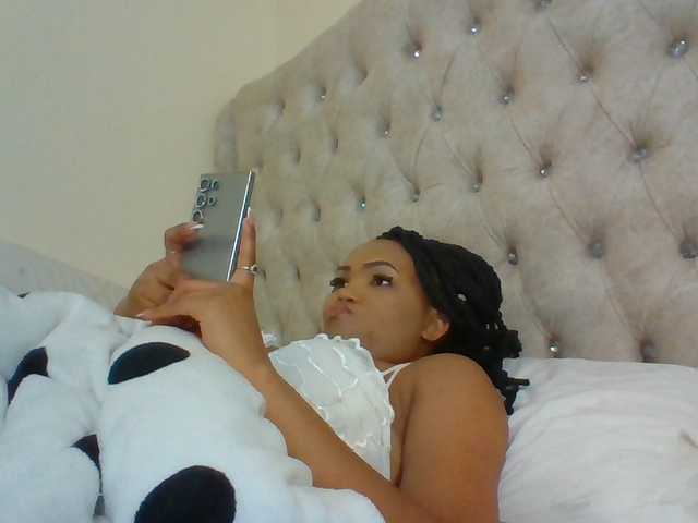 Beautystar12 live cam on BongaCams