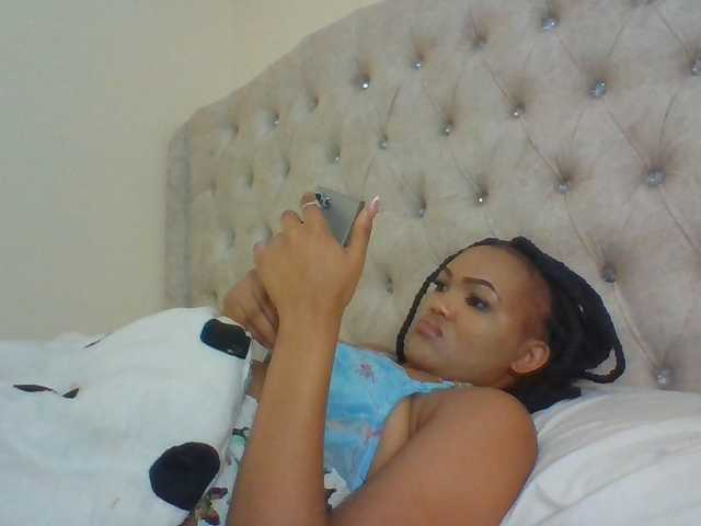 Beautystar12 live cam on BongaCams