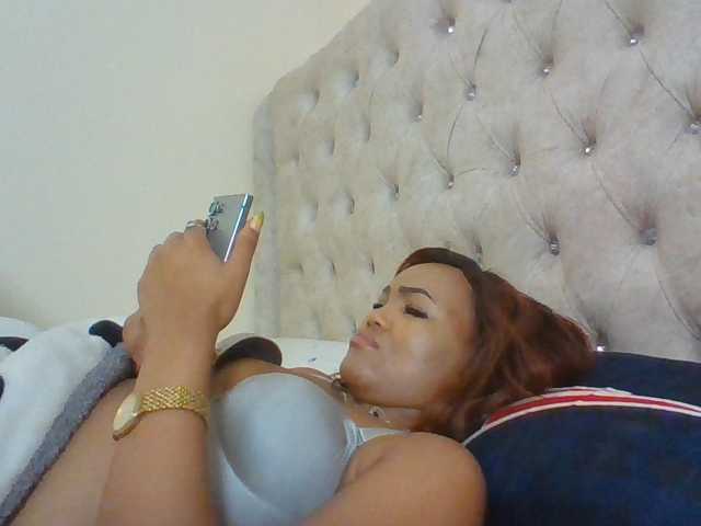 Beautystar12 live cam on BongaCams