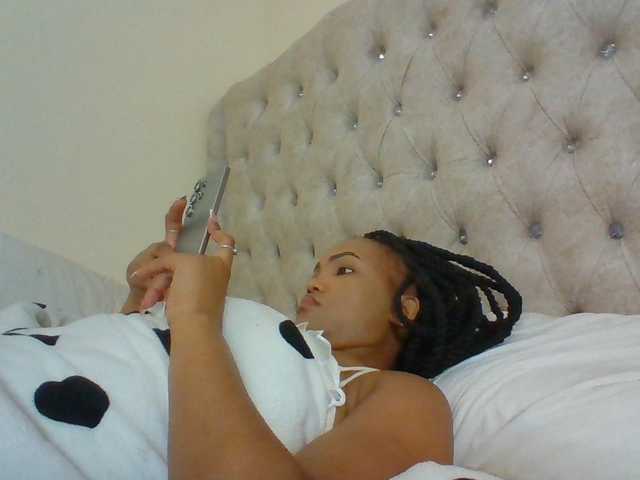 Beautystar12 live cam on BongaCams