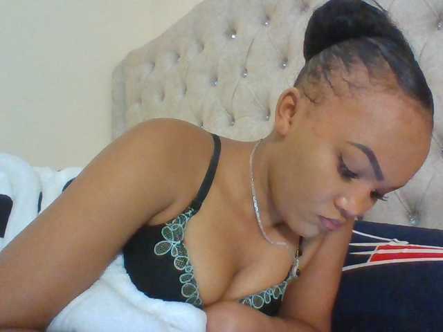 Beautystar12 live cam on BongaCams