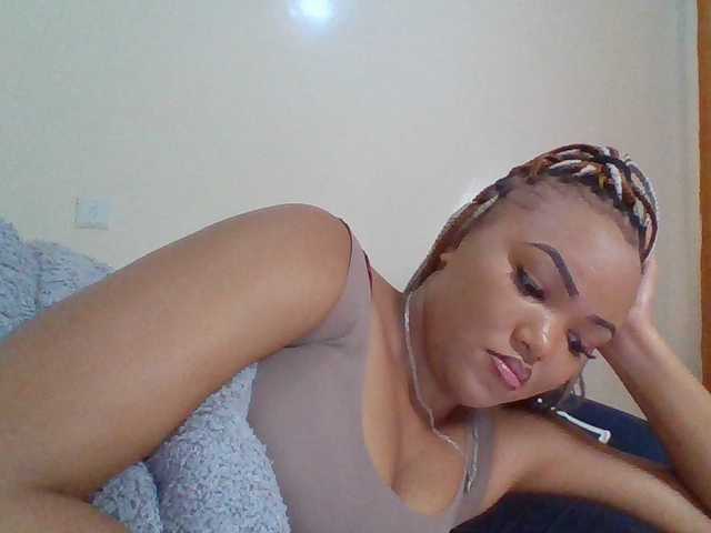 Beautystar12 live cam on BongaCams