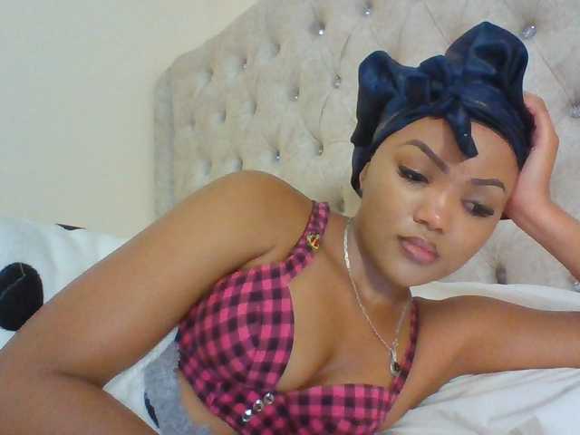 Beautystar12 live cam on BongaCams