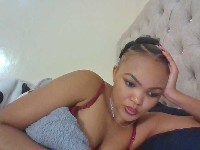 Beautystar12 live cam on BongaCams