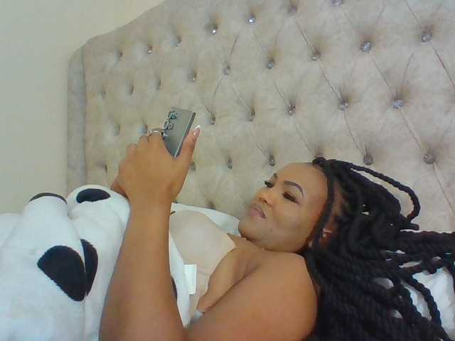 Beautystar12 live cam on BongaCams