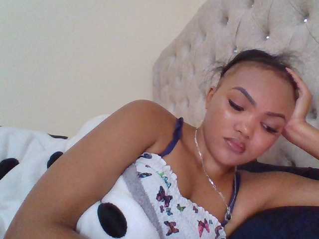 Beautystar12 live cam on BongaCams