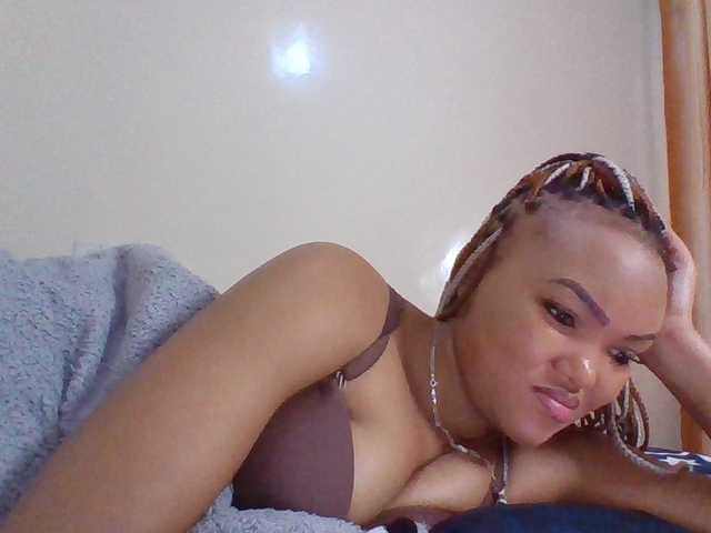 Beautystar12 live cam on BongaCams