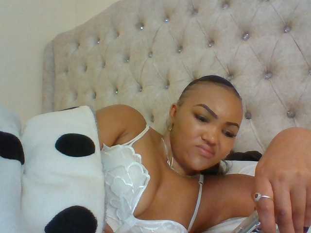 Beautystar12 live cam on BongaCams