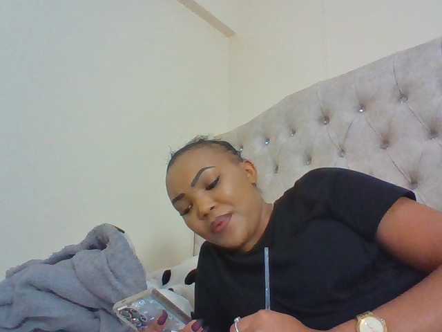 Beautystar12 live cam on BongaCams
