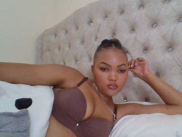 Beautystar12 live cam on BongaCams