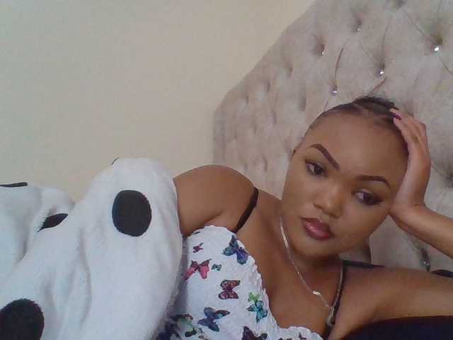 Beautystar12 live cam on BongaCams