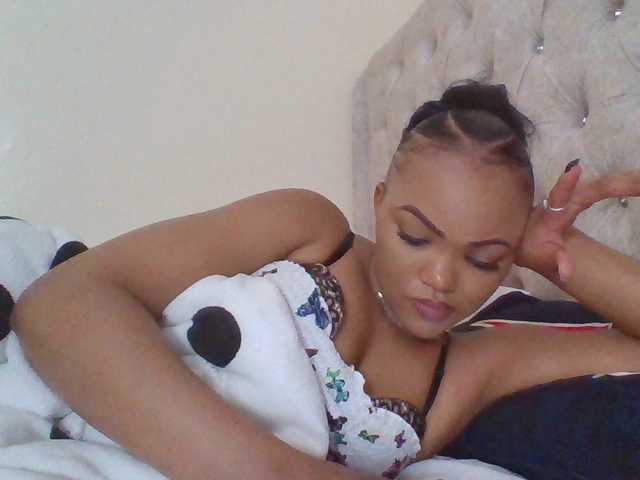 Beautystar12 live cam on BongaCams