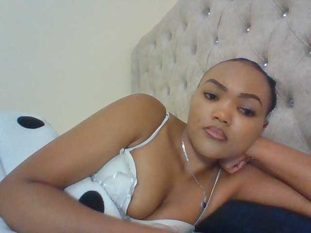 Beautystar12 live cam on BongaCams