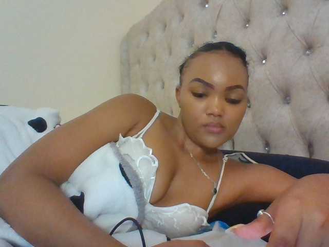 Beautystar12 live cam on BongaCams