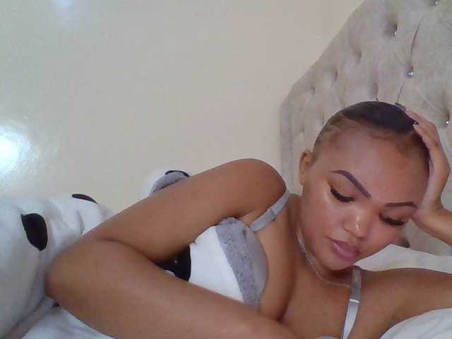 Beautystar12 live cam on BongaCams