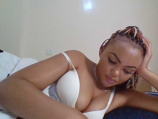 Beautystar12 live cam on BongaCams