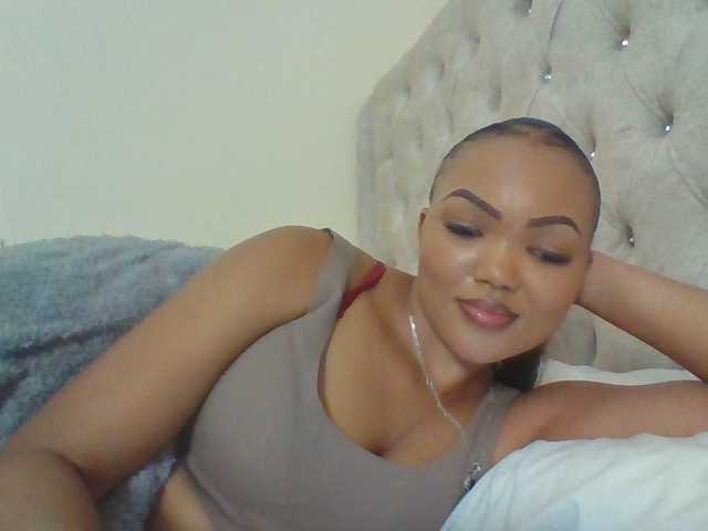 Beautystar12 live cam on BongaCams