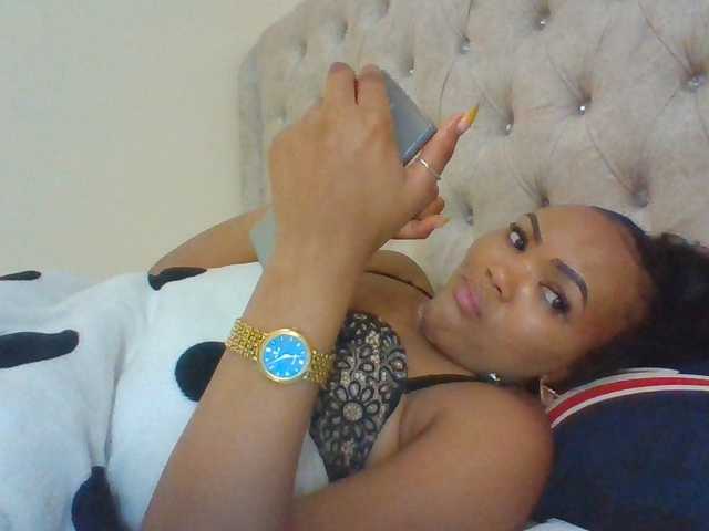 Beautystar12 live cam on BongaCams