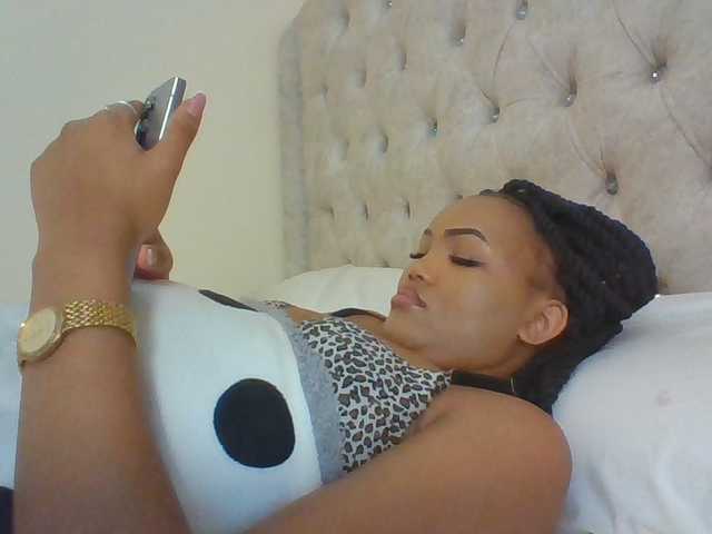 Beautystar12 live cam on BongaCams