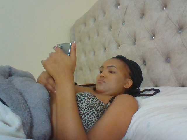Beautystar12 live cam on BongaCams