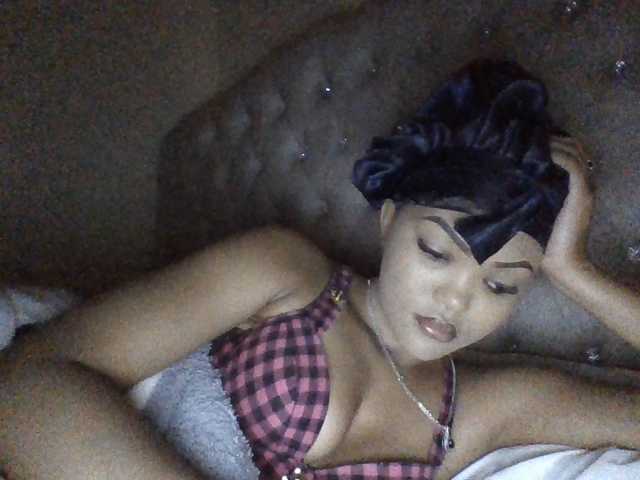 Beautystar12, live now on BongaCams