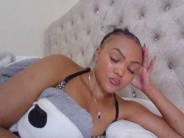 Beautystar12 live cam on BongaCams