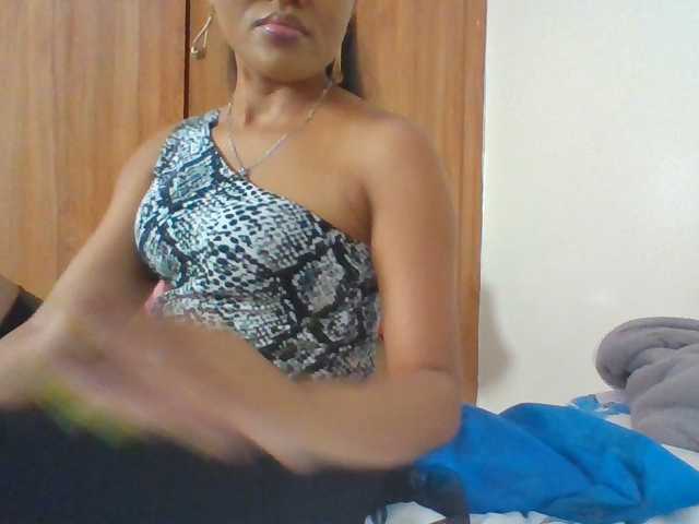Beautystar12 live cam on BongaCams