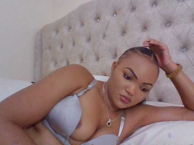 Beautystar12 live cam on BongaCams