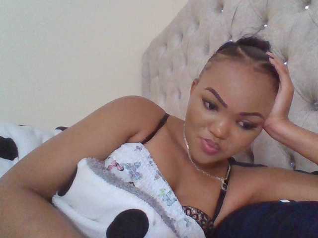 Beautystar12 live cam on BongaCams