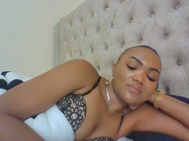 Beautystar12 live cam on BongaCams