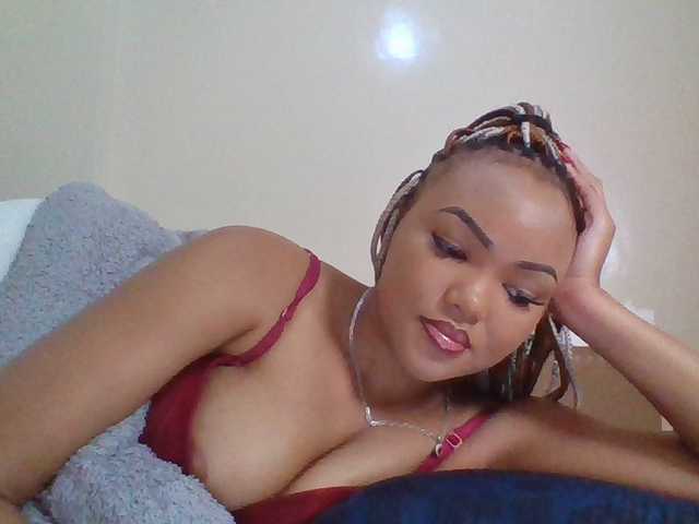 Beautystar12 live cam on BongaCams