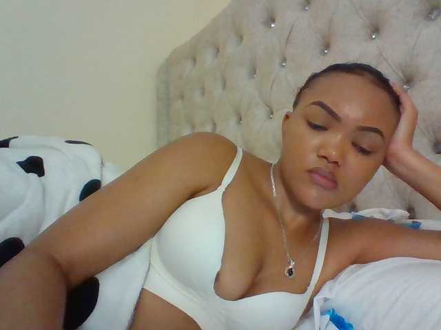 Beautystar12 live cam on BongaCams