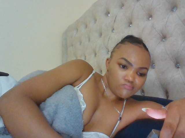 Beautystar12 live cam on BongaCams