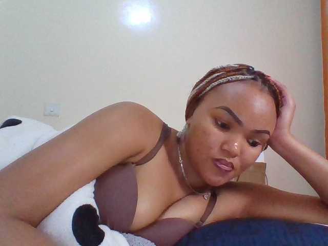 Beautystar12 live cam on BongaCams