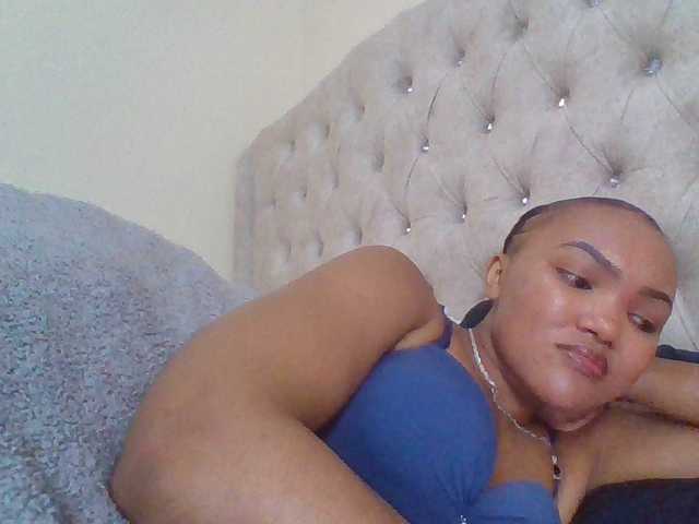Beautystar12 live cam on BongaCams